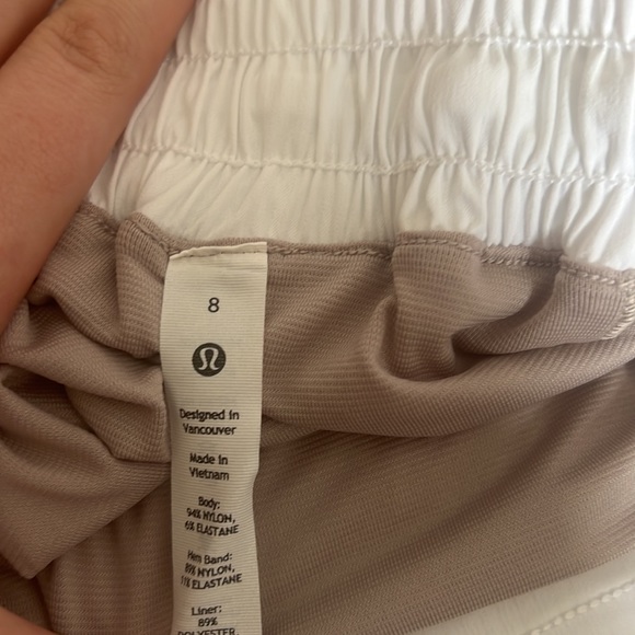 NWT Lululemon hotty hot short 2.5" white - Picture 4 of 4